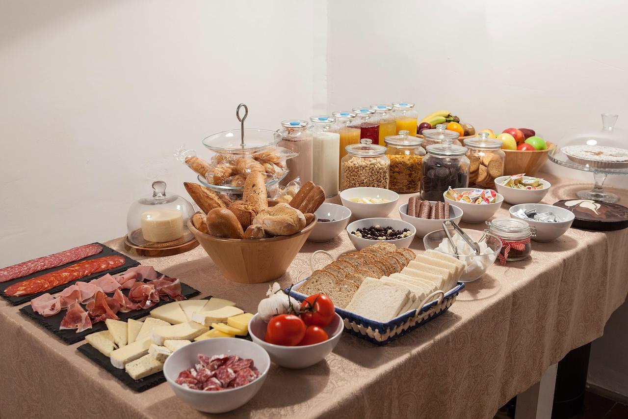 Bed In Girona Bed & Breakfast ภายนอก รูปภาพ