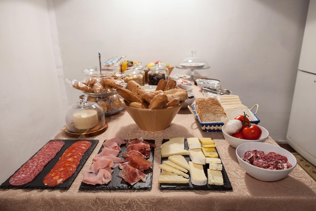 Bed In Girona Bed & Breakfast ภายนอก รูปภาพ