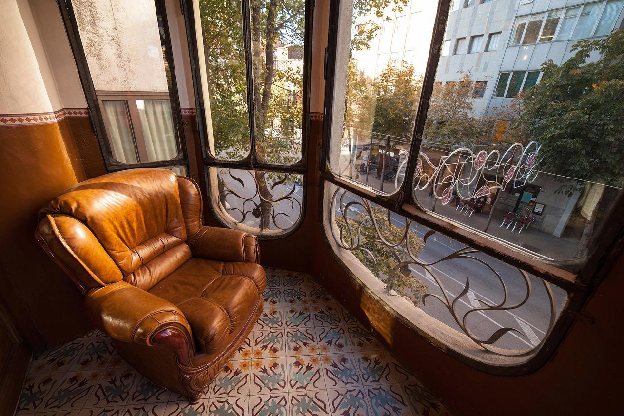 Bed In Girona Bed & Breakfast ภายนอก รูปภาพ